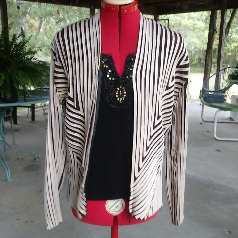 Obstinee Geometric Black & beige Zippered stretch Cardigan Jacket Blazer - Picture 3 of 6